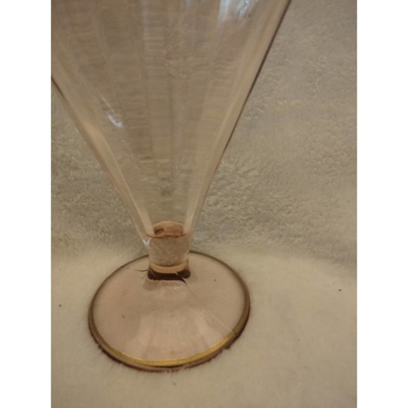 Vintage Fan Shaped Pink Ridge Glass Vase With Gold Trim 9" - Picture 3 of 9